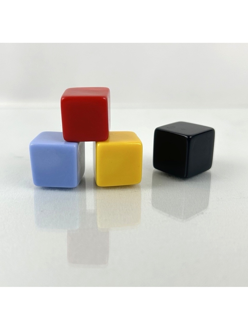 Vintage Pictionary Replacement Parts 4 Colored Cubes Player Markers